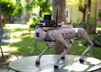 Un perro robótico para guiar a personas dependientes o con discapacidad