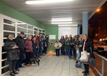 “Velada blanca” en el Centro de Salud María de Guzmán de Alcalá de Henares en apoyo a los sanitarios para mejorar la sanidad pública