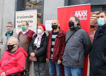 Asociaciones vecinales y de comerciantes lanzan una campaña de impulso a las tiendas de los barrios de Madrid para estas Navidades