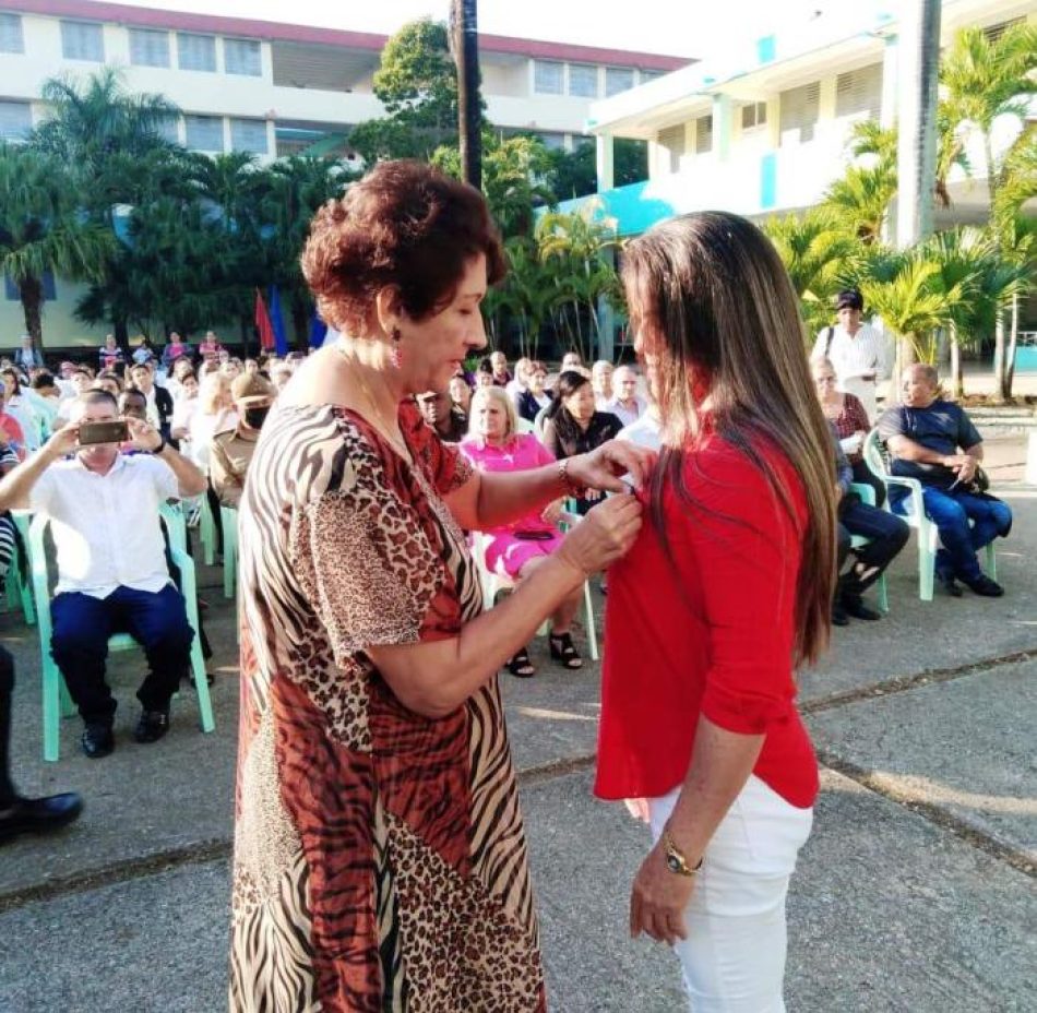 Cuba reconoce a sus maestros