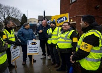 Trabajadores ferroviarios realizan huelga en Reino Unido