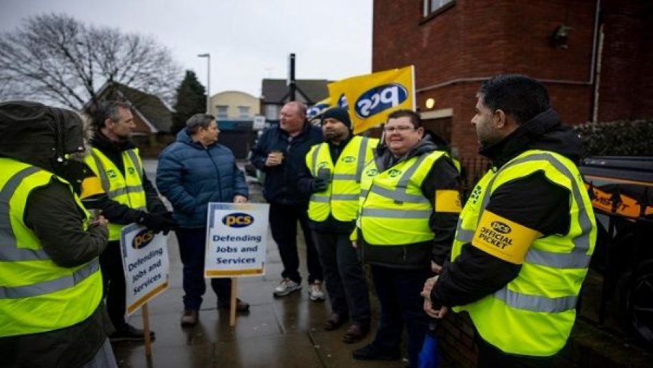 Trabajadores ferroviarios realizan huelga en Reino Unido