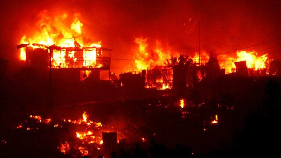 Dos muertos y 125 hectáreas arrasadas por un incendio en Viña del Mar, Chile