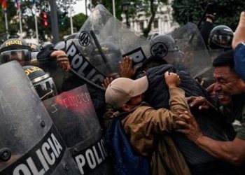 Dimiten dos ministros del nuevo gobierno peruano por las muertes en protestas