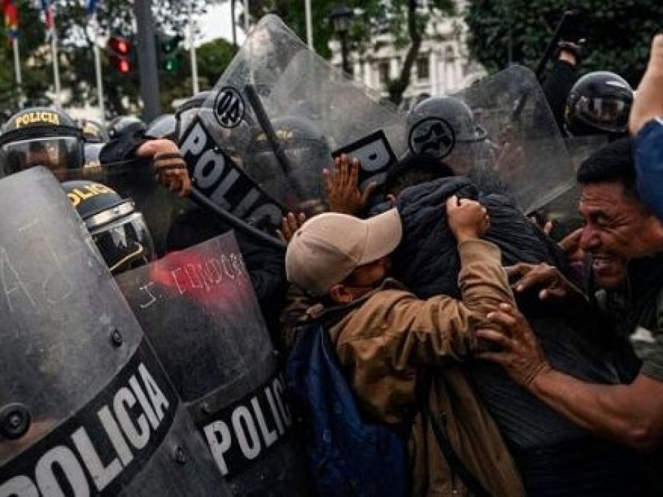 Dimiten dos ministros del nuevo gobierno peruano por las muertes en protestas