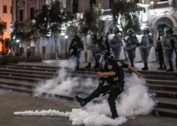Denuncian que avanza militarización contra la protesta social en Perú