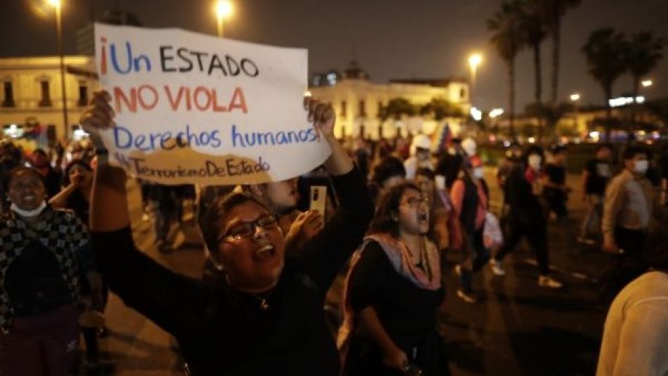 Represión policial contra manifestaciones en Perú deja un saldo de 25 muertos