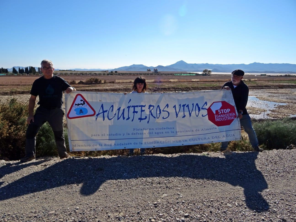 Acuíferos Vivos denuncia las afecciones de la ganadería industrial en Almería