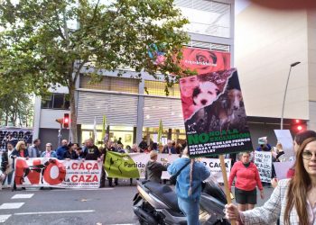 PACMA convoca 24 concentraciones ante la aprobación de la enmienda que excluye a los perros de caza de la Ley