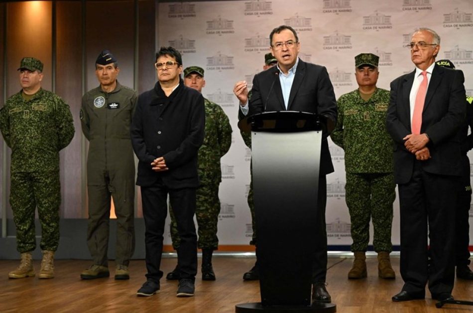 Gobierno de Colombia suspende alto al fuego bilateral con el ELN