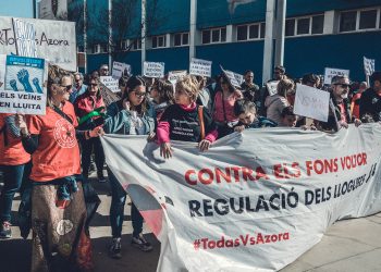 La victoria del Sindicat de Llogateres contra el Fondo buitre Azora, condenado por imponer cláusulas abusivas al alquiler, podría sentar precedente judicial