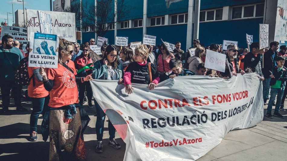 La victoria del Sindicat de Llogateres contra el Fondo buitre Azora, condenado por imponer cláusulas abusivas al alquiler, podría sentar precedente judicial