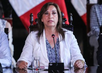 Dina Boularte pide perdón por las víctimas de los disturbios en Perú, pero descarta su dimisión