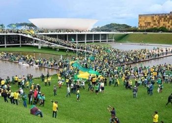 IU muestra su “rotunda condena al asalto ultra en Brasil” y su “total apoyo al Gobierno legítimo de Lula”, mientras critica la “tibieza de Núñez Feijóo y su ‘no condena’ de este intento de golpe”