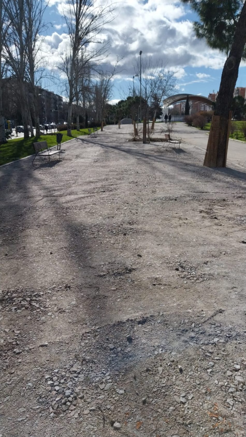 Remodelación del parque de Aluche. La nueva jardinería impulsada por el Ayuntamiento de Madrid premia la pavimentación del suelo