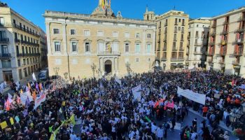 Cerca de diez mil médicos se manifestaron en Barcelona en su primer día de huelga: «Lo hemos dado todo, no hemos recibido nada»