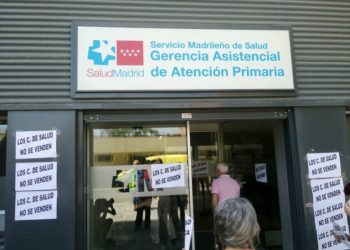 El Gobierno de Ayuso ha dejado a 1 millón de madrileños y madrileñas sin médico de familia y pediatra asignado para reabrir el melón de la privatización