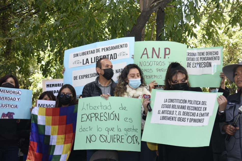 Periodistas estatales piden respeto a su derecho a informar y justicia para trabajadores agredidos en conflictos en Santa Cruz