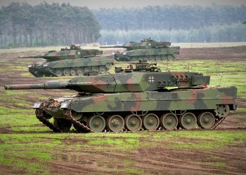 Los ministros de Defensa de la OTAN deciden en Ramstein si envían o no a Ucrania tanques Leopard