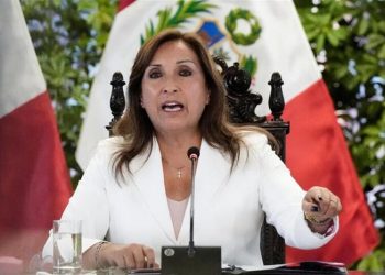 Presidenta de Perú niega responsabilidad por muertes en protestas