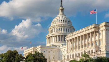 Senador estadounidense advierte que Trump se ha saltado el mandato constitucional al atacar Venezuela