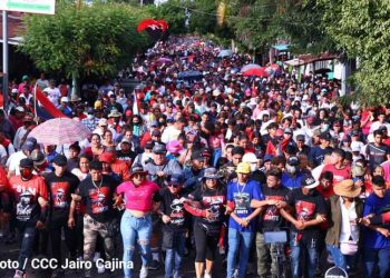 Miles de sandinistas participan en marcha por el 156 aniversario del natalicio del poeta Rúben Darío