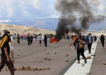 Más de 100 vías permanecen interrumpidas por protestas en Perú