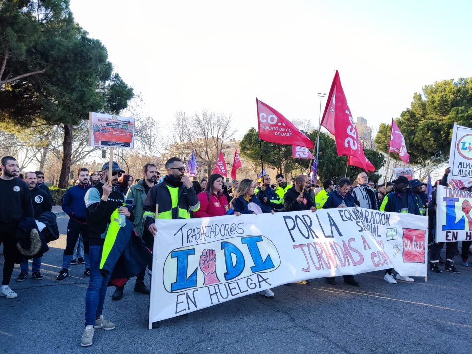 Centenares de trabajadores de Lidl se manifiestan en Alcalá de Henares por la negociación colectiva