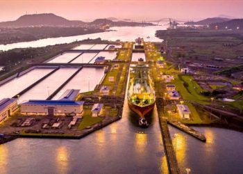 Panamá confirma que buques de Irán tienen derecho a cruzar el Canal