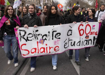 Casi un millón de franceses se manifiestan contra reforma pensiones