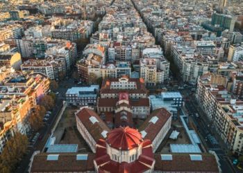 El Ayuntamiento de Barcelona adquiere 24 nuevas viviendas para destinarlas al alquiler social en el eje verde de Consell de Cent