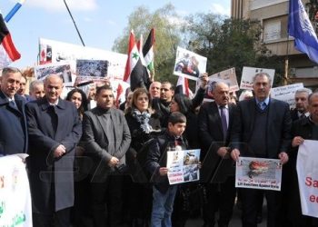 Docentes sirios denuncian medidas coercitivas de EE.UU. contra su país