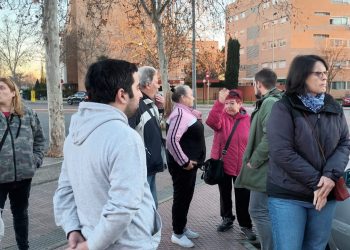 Asociaciones vecinales de Espartales e Izquierda Unida condenan la falta de mantenimiento de las viviendas de la Empresa Municipal de la Vivienda