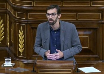 El diputado de IU José Luis Bueno responde a las derechas que “lo que genera desigualdades en la atención sanitaria es favorecer gobiernos del PP en las autonomías”