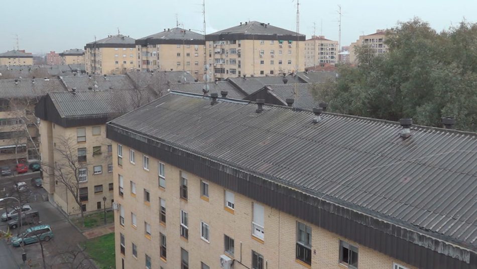 Piden amparo al Defensor del Pueblo para que la Comunidad de Madrid elimine el amianto de 200 viviendas públicas de Vicálvaro