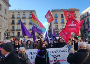 La agrupación Contracorriente denuncia la manipulación de OkDiario tras colar a un periodista en una asamblea estudiantil