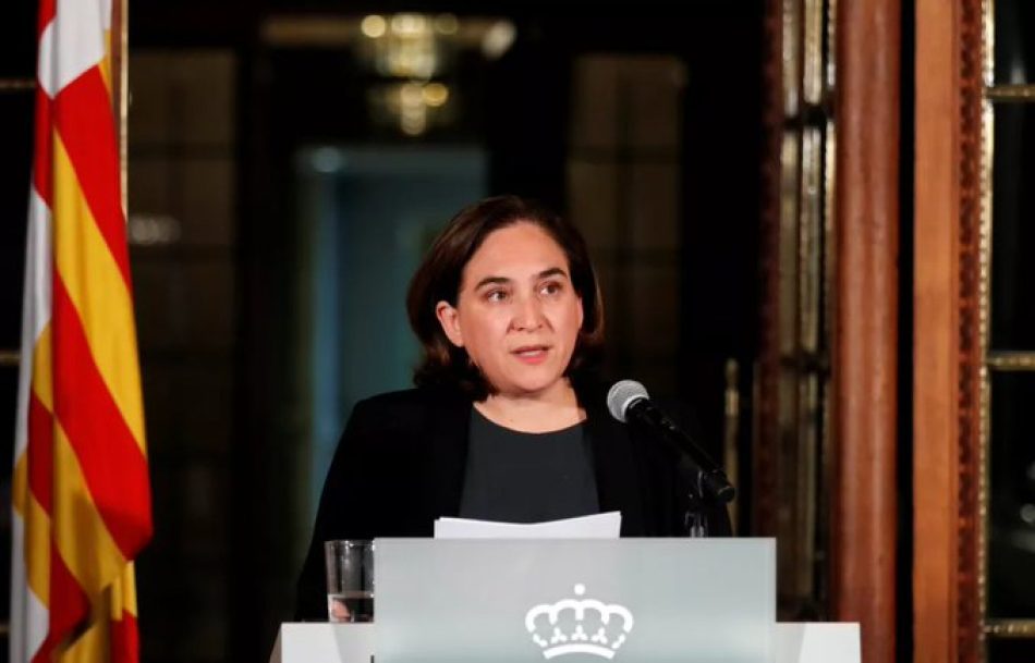 Cuatro premios Nobel y decenas de personalidades internacionales apoyan a Ada Colau en la suspensión de relaciones de Barcelona con Israel