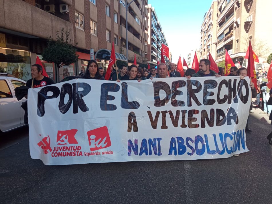 Asociaciones vecinales, movimientos sociales, sindicatos, IU y PCE se movilizaron en apoyo de la activista de la PAH Nani Martínez, imputada por parar un desahucio