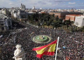 Madrid y Santiago de Compostela defienden la sanidad pública