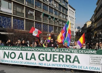 Miles de personas se manifiestan en contra de la Guerra de Ucrania