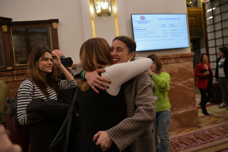 El Congreso aprueba la reforma de la Ley del aborto y la Ley Trans con una advertencia de Irene Montero: «Va a haber resistencias a la aplicación de estas leyes»