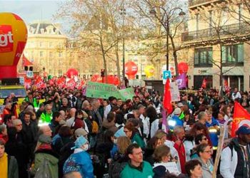 Franceses regresan a las calles contra reforma de jubilación