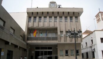 IU Roquetas denuncia que la crisis de vivienda “ya es insostenible” y acusa al Ayuntamiento de abandonar a las familias mientras crece la especulación