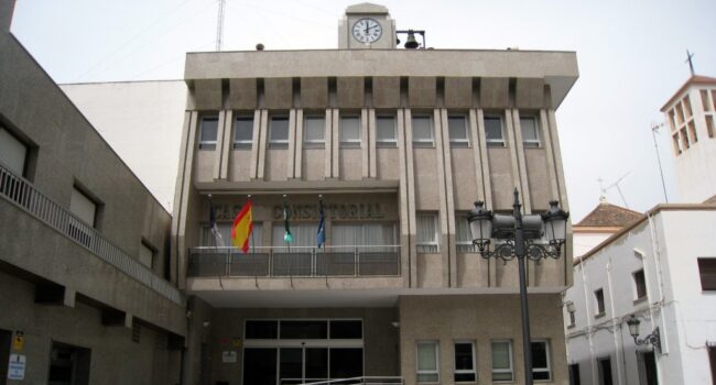 IU Roquetas denuncia que la crisis de vivienda “ya es insostenible” y acusa al Ayuntamiento de abandonar a las familias mientras crece la especulación