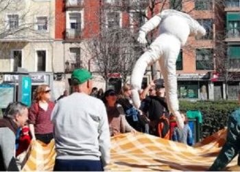 La vecindad de Dehesa de la Villa nombra “Pelele” del año a Isabel Díaz Ayuso