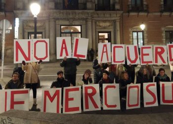 Decenas de activistas exigen la paralización del acuerdo comercial UE-Mercosur 