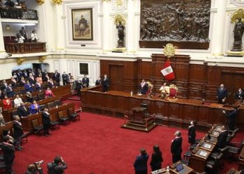 Congreso peruano debate una vez más adelanto de elecciones