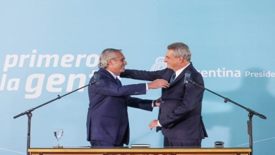 Presidente de Argentina juramenta al nuevo jefe de Gabinete