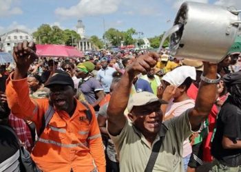 Presidente de Surinam llama a la calma tras protestas sociales