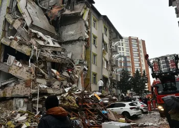 Autoridades turcas detienen al alcalde de la ciudad de Nurdagi por irregularidades en la construcción de edificios